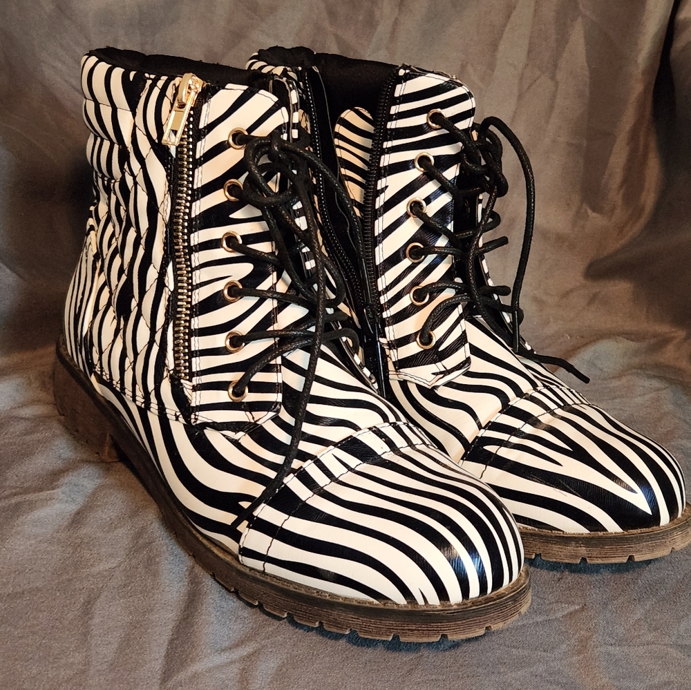Zebra booties with pocket